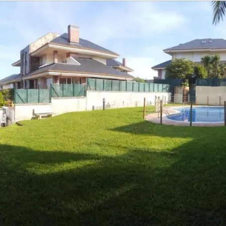 Chalet Adosado Con Encanto Junto Al Mar, En 펜션