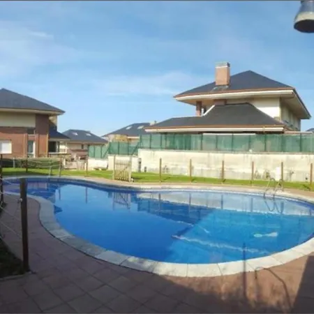 Chalet Adosado Con Encanto Junto Al Mar, En *